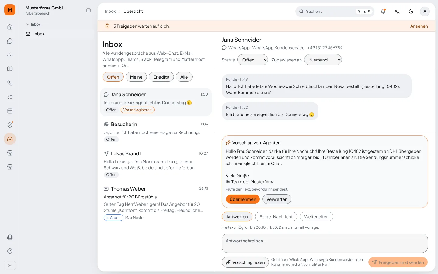 KI-Posteingang mit WhatsApp-Gespräch und Antwortvorschlag